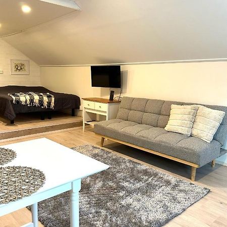 Cosy Berry Loft Apartment โรวานิเอมิ ภายนอก รูปภาพ